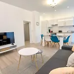 Deluxe Design - Center Cosy Apartment
